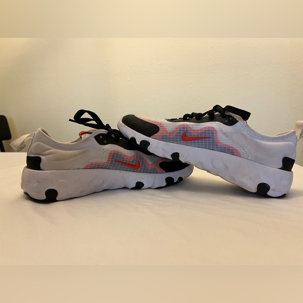 Nike Lucent – White/Team Orange